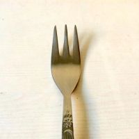 Лот: 6492714. Фото: 2. 🍴Вилка десертная СССР с узором... Посуда, кухонная утварь