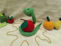 Лот: 19955980. Фото: 4. Змейка на яблоке