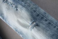 Лот: 4250582. Фото: 4. Рваные джинсы на лето-весну. Красноярск