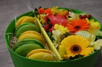 Лот: 7148337. Фото: 4. FlowerBox с макарунами (Гербера... Красноярск