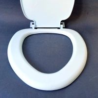 Лот: 5516010. Фото: 5. 🚽 Сиденье унитазное пластмассовое...