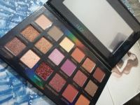 Лот: 17266947. Фото: 5. Палетка теней Huda Beauty 18цветов...