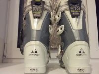 Лот: 12709805. Фото: 2. Горнолыжные женские ботинки Fischer... Лыжи