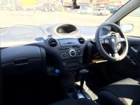 Лот: 4070724. Фото: 6. Toyota Vitz RS 2002г., 1.3 л...