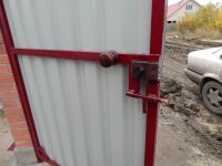 Лот: 5556144. Фото: 3. Ворота распашные, заборы из профлиста. Строительство и ремонт