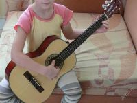 Лот: 2309222. Фото: 2. Детская гитара. Музыкальные инструменты