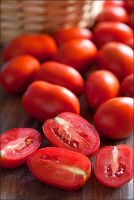 Лот: 6479426. Фото: 2. Помидоры красные на ветке, коробка... Продукты