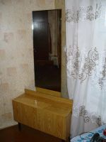 Лот: 3414873. Фото: 3. Комод+зеркало с тумбочкой Б/У... Мебель