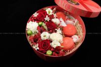 Лот: 7473904. Фото: 4. FlowerBox с макарунами (роза... Красноярск