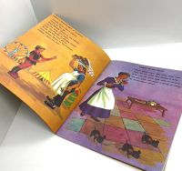 Лот: 25204287. Фото: 3. 📒 Nursery Rhymes. Переведи и... Литература, книги