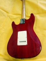 Лот: 16178273. Фото: 5. Fender Stratocaster (red)