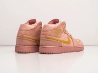 Лот: 19683622. Фото: 3. Кроссовки Nike Air Jordan 1 Mid. Одежда, обувь, галантерея