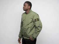 Лот: 21424012. Фото: 2. Бомбер Stone Island (40611) Размер... Мужская одежда