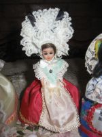 Лот: 14529235. Фото: 4. Винтажные куклы в старинных национальных...
