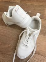 Лот: 16387782. Фото: 2. Белые однотонные кроссовки, размер... Женская обувь