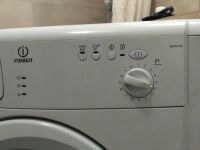 Лот: 9872560. Фото: 3. Стиральная машинка Indesit wisn100. Бытовая техника