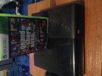 Лот: 4838860. Фото: 2. xbox 360 + GTA 5 Два джостика... Игровые приставки, консоли, видеоигры