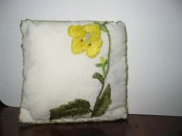 Лот: 21590707. Фото: 4. Подушечка маленькая вышитая нитками...