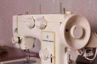 Лот: 1563115. Фото: 2. Швейная машина "Чайка". Мелкая бытовая техника