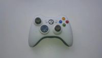 Лот: 6618675. Фото: 2. 2 джойстика xbox 360 и зарядное... Игровые приставки, консоли, видеоигры