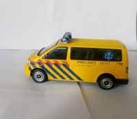 Лот: 12850517. Фото: 3. Volkswagen Transporter Ambulance... Коллекционирование, моделизм