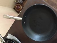 Лот: 11894246. Фото: 2. Сковорода 24 см чугун почти новая. Посуда, кухонная утварь