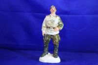 Лот: 23956548. Фото: 2. Сержант статуэтка фарфоровая солдат... Антиквариат