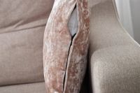 Лот: 23949317. Фото: 3. Декоративная подушка HOFF Marble. Домашний быт