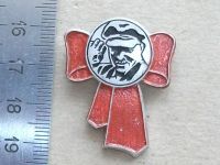 Лот: 20072203. Фото: 3. Значок Ленин красный бант в кепке... Коллекционирование, моделизм