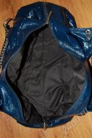 Лот: 643317. Фото: 3. Сумка синяя лак. Одежда, обувь, галантерея