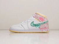 Лот: 24979600. Фото: 2. Кроссовки Nike Air Jordan 1 Mid. Женская обувь