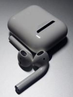 Лот: 25788023. Фото: 3. Airpods 2 б/у оригинал с коробкой. Бытовая техника