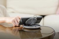 Лот: 21438814. Фото: 4. Беспроводная зарядка Moshi Lounge... Красноярск