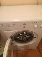 Лот: 8224747. Фото: 4. Стиральная машина Indesit WIUN... Красноярск