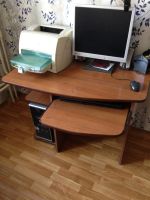 Лот: 9800829. Фото: 2. Стол компьютерный в отличном состоянии... Офисная мебель и домашние кабинеты