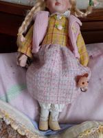 Лот: 25896014. Фото: 2. Кукла с косичками. Коллекционирование, моделизм