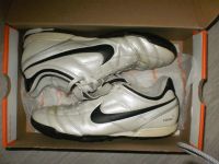 Лот: 3144659. Фото: 2. Футбольная обувь Nike Tiemto... Мужская обувь