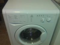 Лот: 3337334. Фото: 2. Стиральная машина Indesit WISL82... Крупная бытовая техника