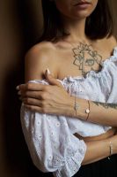 Лот: 25794111. Фото: 3. Браслет на красной нити с медальоном. Красноярск