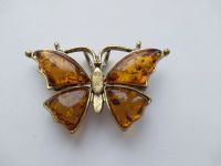 Лот: 19378754. Фото: 2. Брошь-подвеска из янтаря "Бабочка... Ювелирные изделия, бижутерия, часы