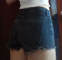 Лот: 21977461. Фото: 2. Шорты джинсовые H&M. Женская одежда