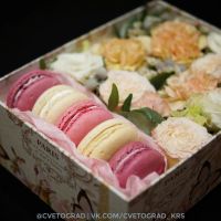 Лот: 7196897. Фото: 2. Коробочка с макаронами и цветами... Цветы, букеты