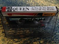 Лот: 9856550. Фото: 4. аудио кассета Queen 1976-77