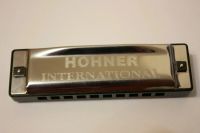 Лот: 11002142. Фото: 2. Губная гармошка Hohner M50401... Музыкальные инструменты