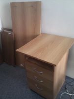 Лот: 4148230. Фото: 3. Стол офисный с тумбой. Мебель