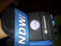 Лот: 6335338. Фото: 2. Хоккейные перчатки Nordway HGJ-14. Обмундирование и экипировка