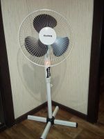 Лот: 10450410. Фото: 3. Вентилятор напольный хорошее состояние. Строительство и ремонт