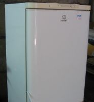 Лот: 14026208. Фото: 2. Холодильник Indesit C132G. Б/У... Крупная бытовая техника