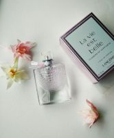 Лот: 17220899. Фото: 2. La Vie Est Belle Flowers of Happiness. Парфюмерия
