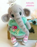 Лот: 9666552. Фото: 2. Слоняша Пуговка. Вязание, шитье